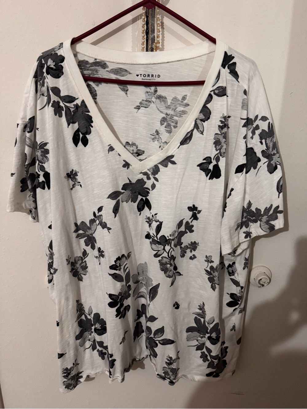 Torrid White Floral V-Neck Tee